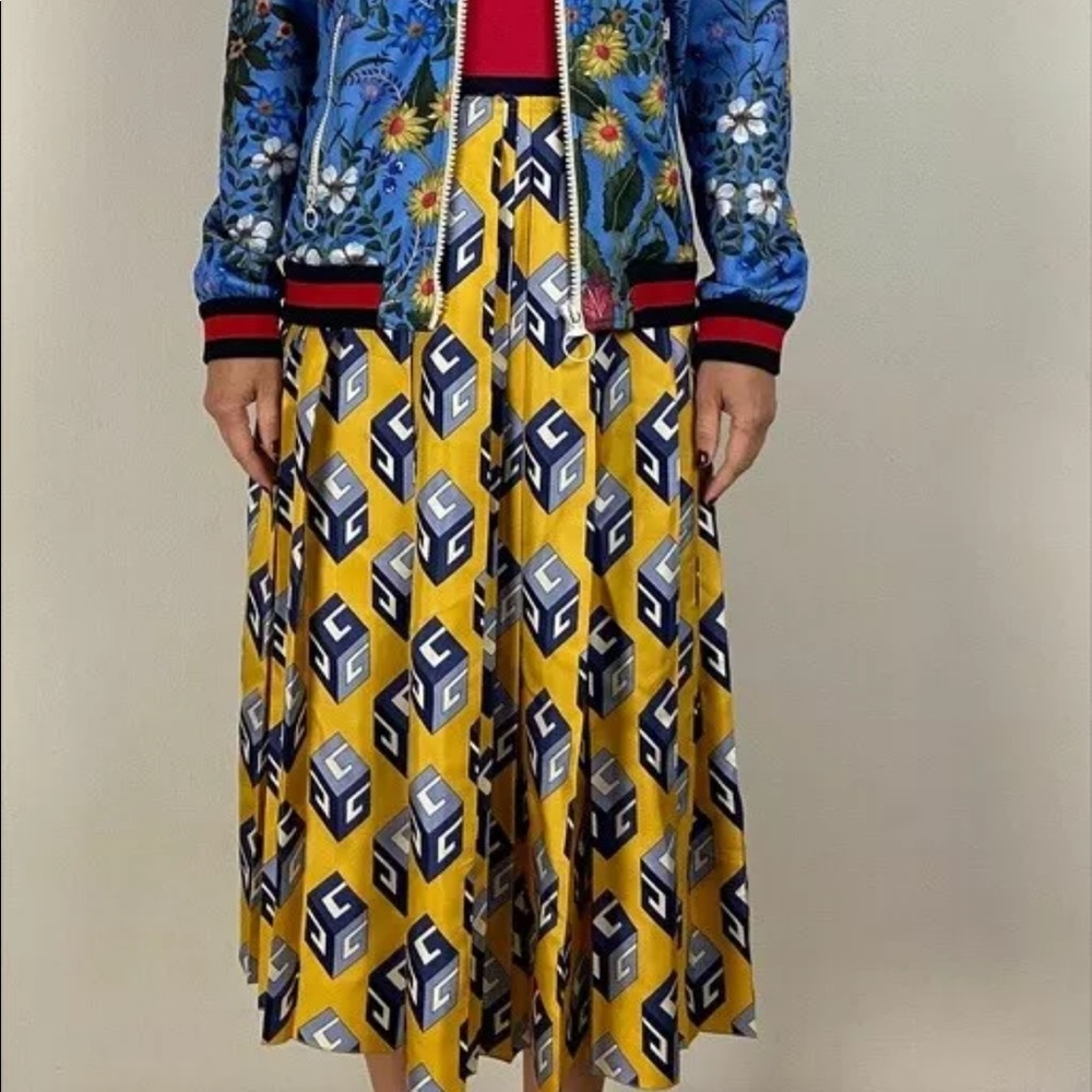 🎉SOLD. Gucci silk pleated wallpaper print skirt net